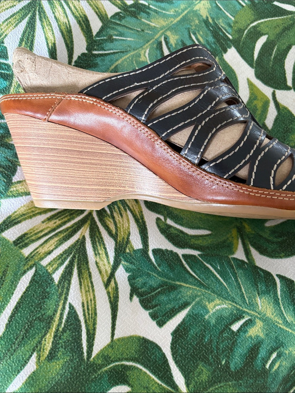 PIKOLINOS Deep Charcoal/Black Cutout Leather Heels NWOT - Picture 3 of 11